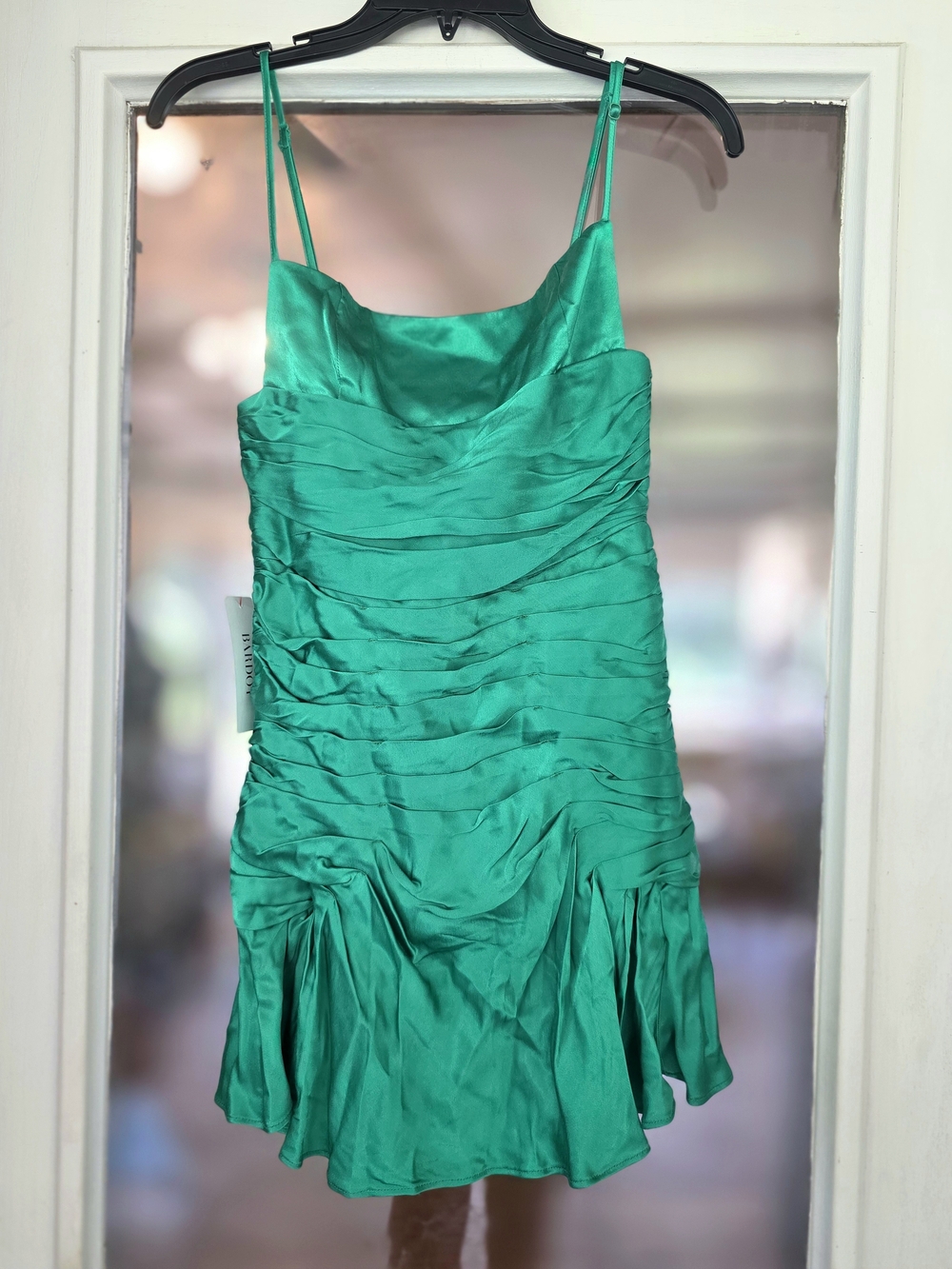 New Bardot Quinn Mini Satin Ruched Dress Vivid Green 4 Formal Event Homecoming